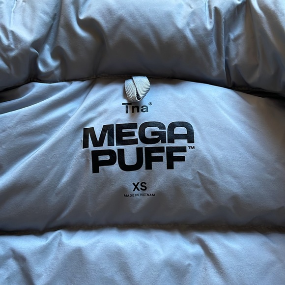 Aritzia Tna Mega Puff Shorty in XS - light grey! - Picture 4 of 11